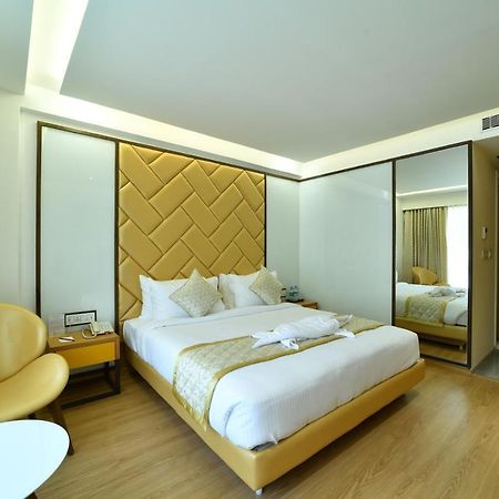 The President Hotel, Kumarapark Бангалор Экстерьер фото