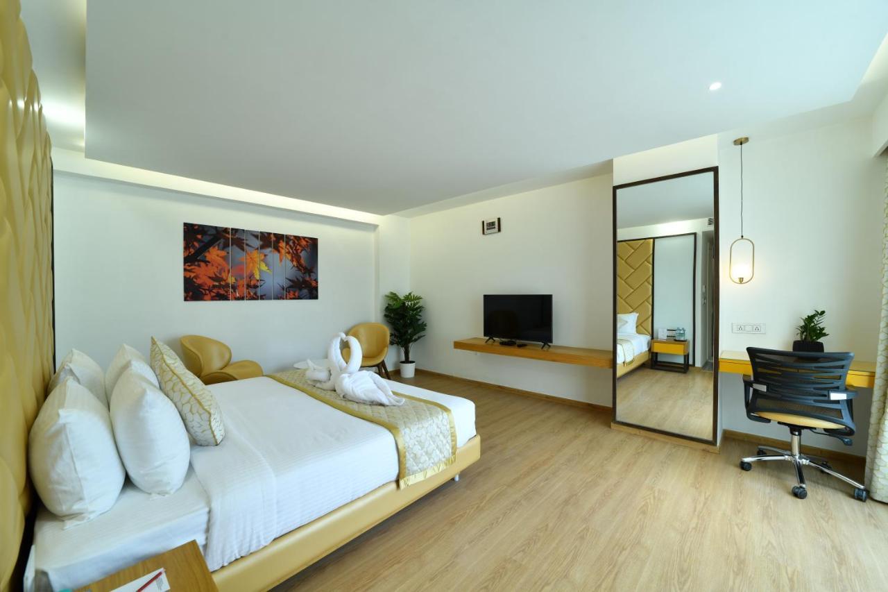 The President Hotel, Kumarapark Бангалор Экстерьер фото