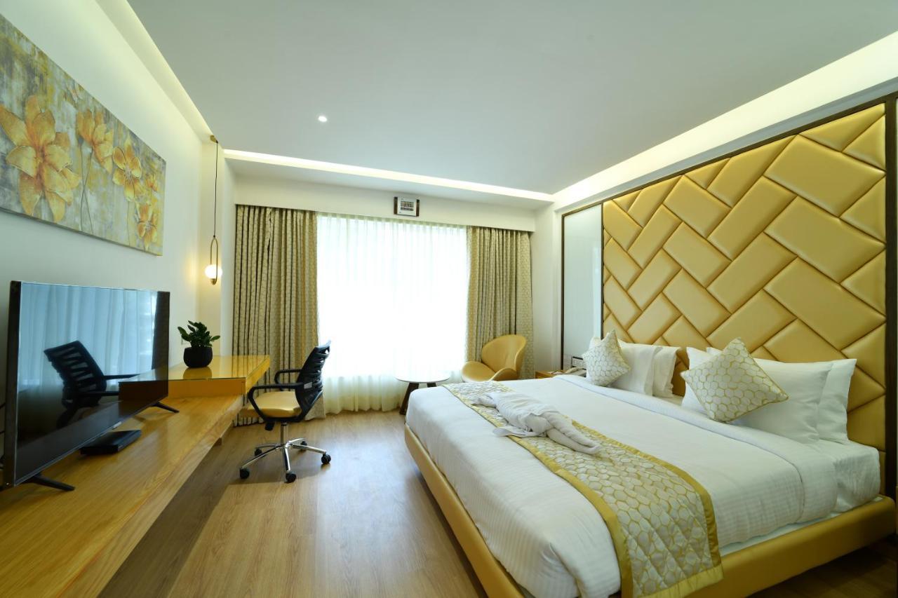 The President Hotel, Kumarapark Бангалор Экстерьер фото