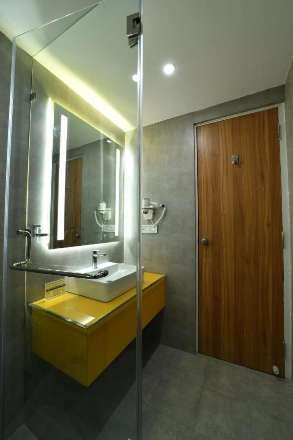 The President Hotel, Kumarapark Бангалор Экстерьер фото