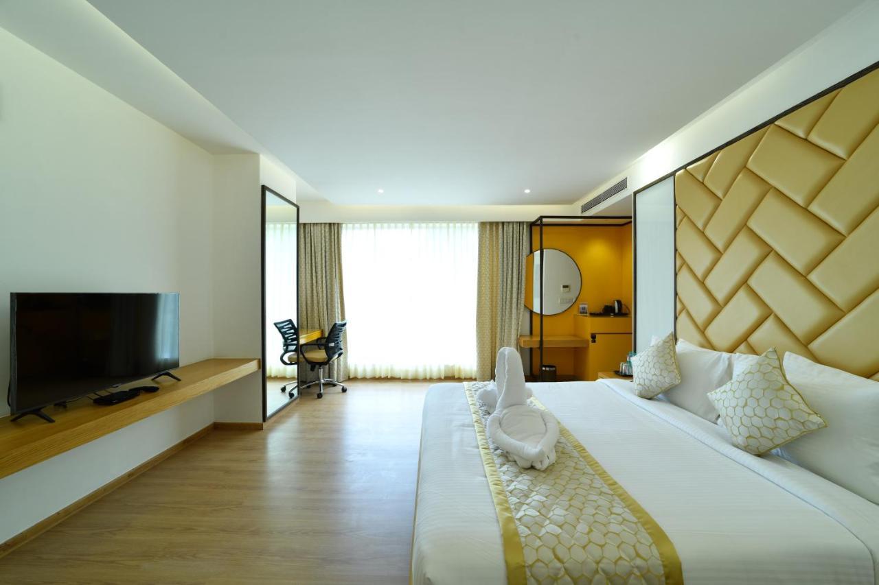 The President Hotel, Kumarapark Бангалор Экстерьер фото